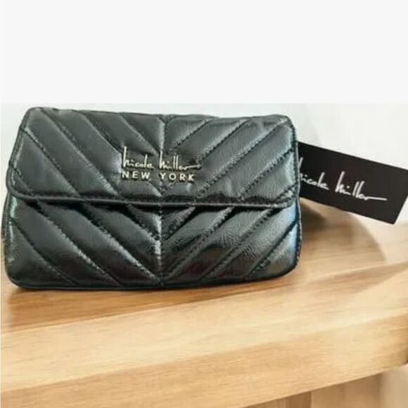 NWT Nicole Miller Black Vegan Leather Quilted Small Handbag Crossbody Gold Chain - Picture 5 of 7